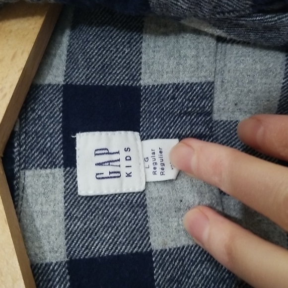 Kids Gap Cozy Plaid in Large - Picture 4 of 4